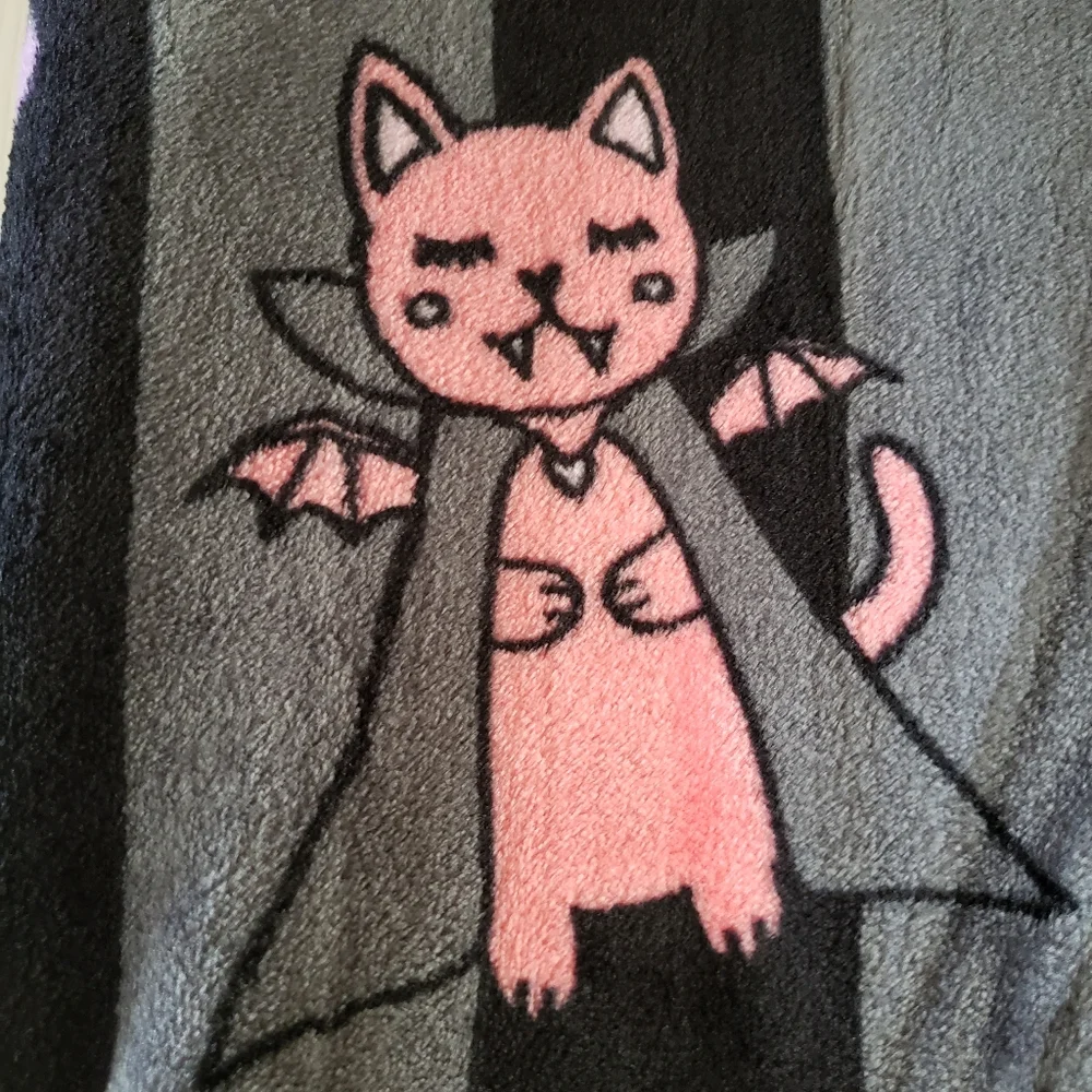 Betsey Johnson Halloween Cats In Costumes Black Gray Throw Blanket 50x60